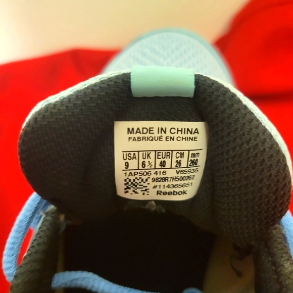 Reebok - Picture 4 of 4